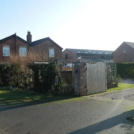 Welsh Cottage With Hot Tub - Jubilee House Wrexham Exterior photo