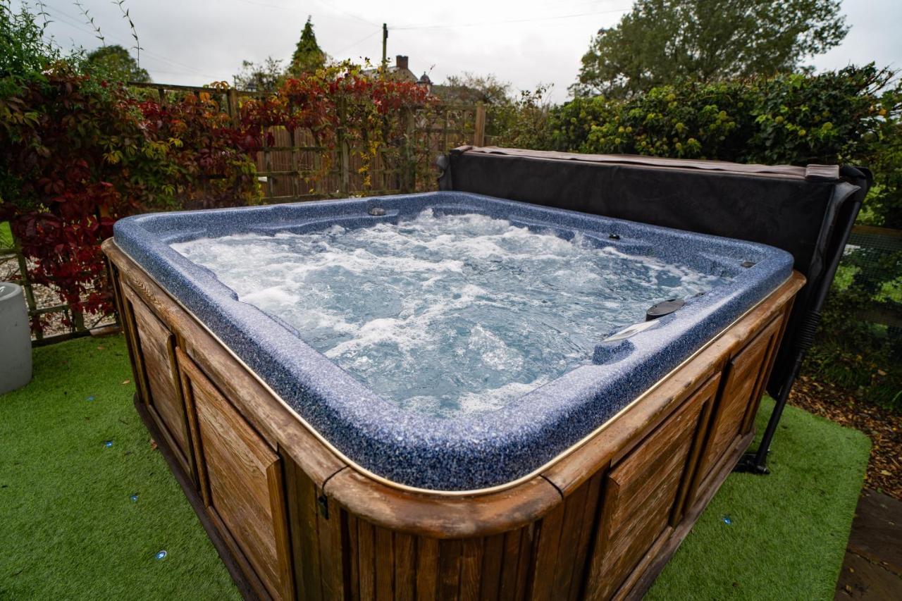 Welsh With Hot Tub - Jubilee House *