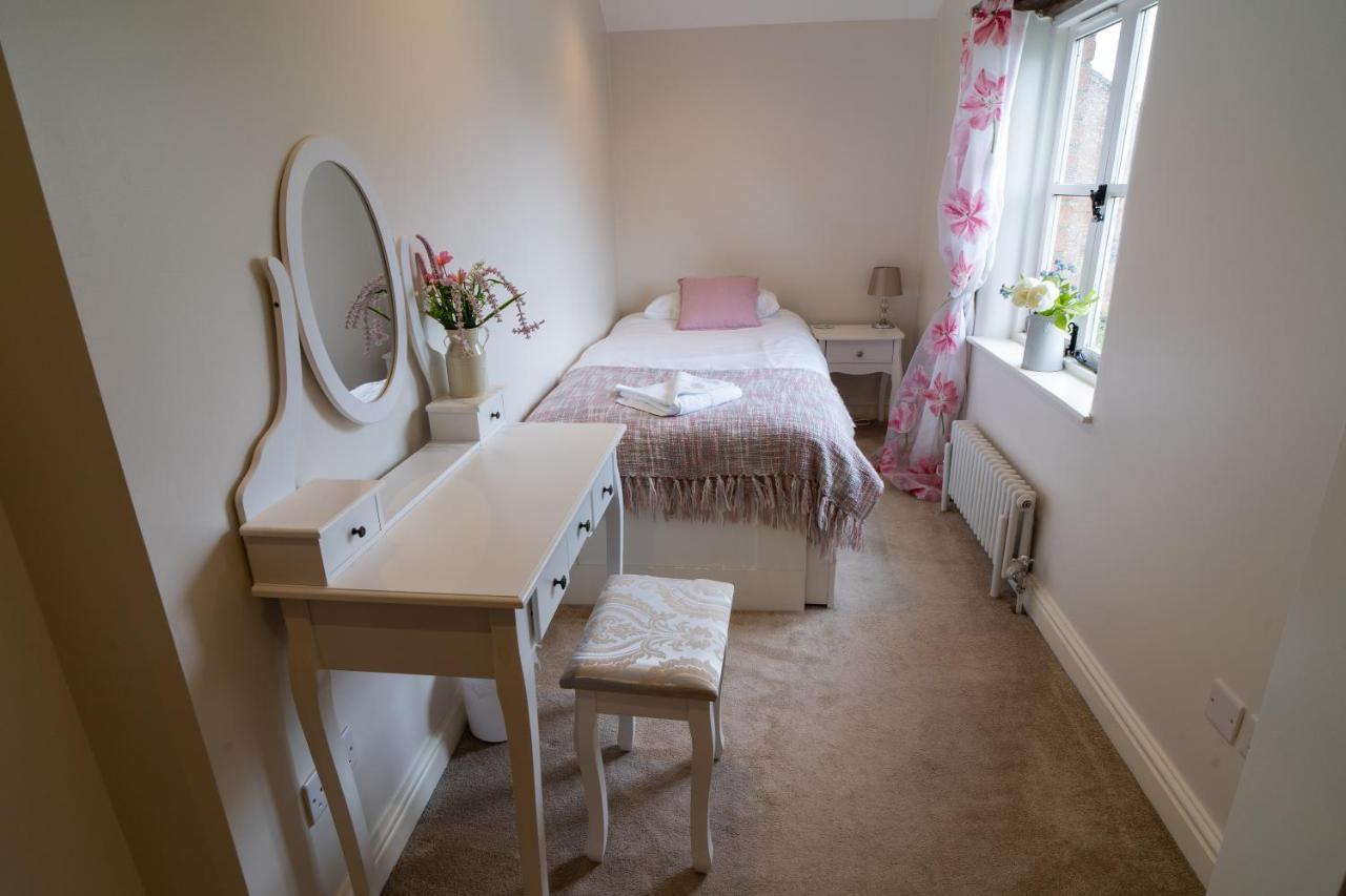 Welsh With Hot Tub - Jubilee House Wrexham