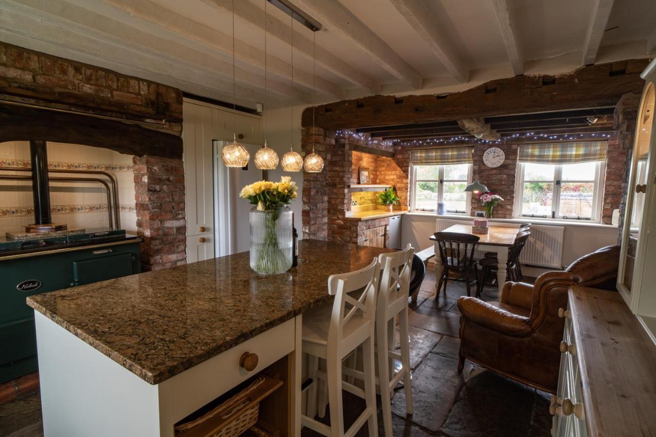 Welsh With Hot Tub - Jubilee House Holiday home *