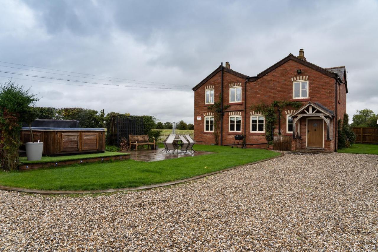 Welsh With Hot Tub - Jubilee House *