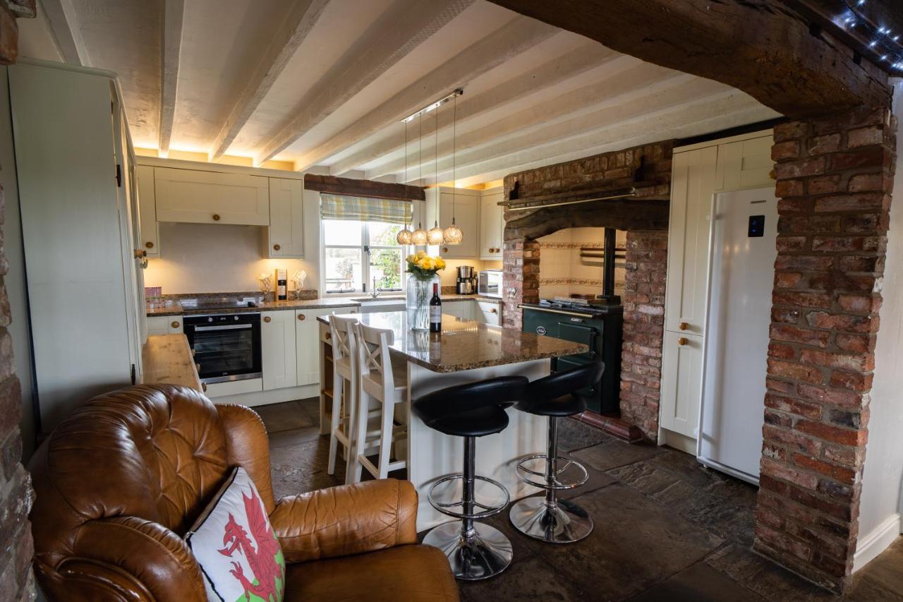 Holiday home Welsh With Hot Tub - Jubilee House