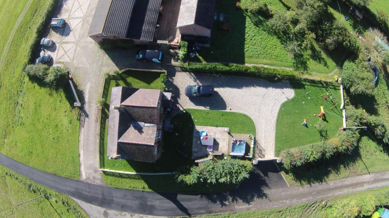 Welsh With Hot Tub - Jubilee House Holiday home *